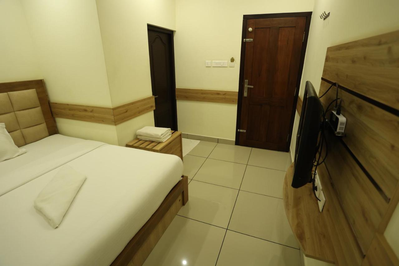 Balaji Regency Kanhangad Kannangad Exterior photo
