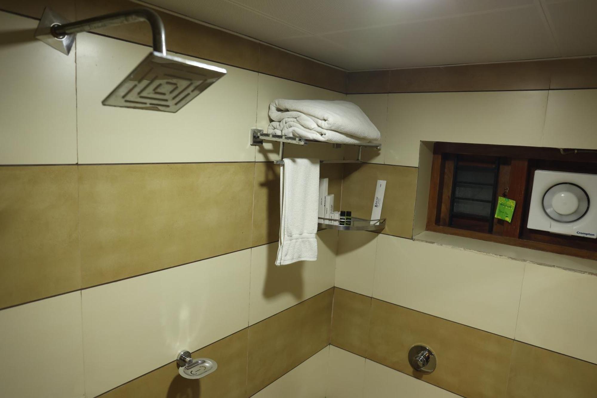 Balaji Regency Kanhangad Kannangad Exterior photo